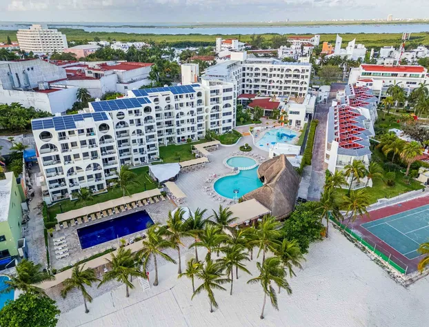 Aquamarina Beach Hotel hotel detail image 1