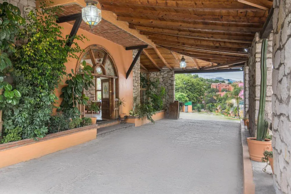 Hotel Abadía Plaza hotel hero