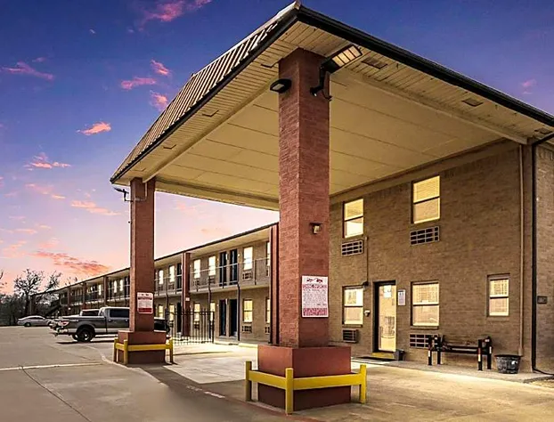 Motel 6 Dallas, TX hotel detail image 1