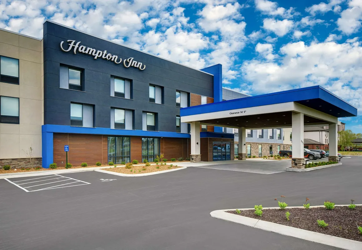 Hampton Inn Cave City, KY hotel hero