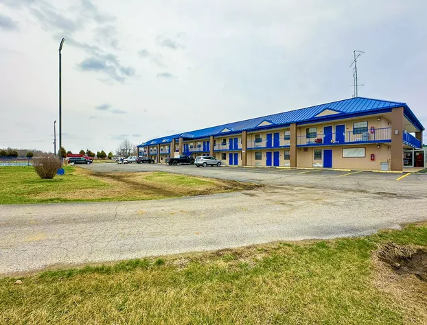 Happy Stay Inn Madisonville I-69 By OYO hotel detail image 1