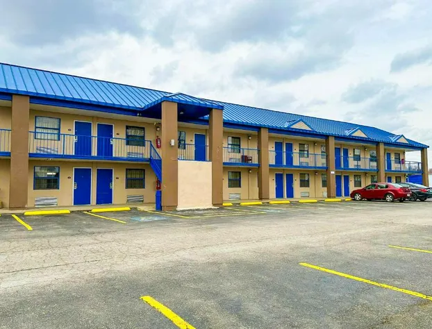 Happy Stay Inn Madisonville I-69 By OYO hotel detail image 1