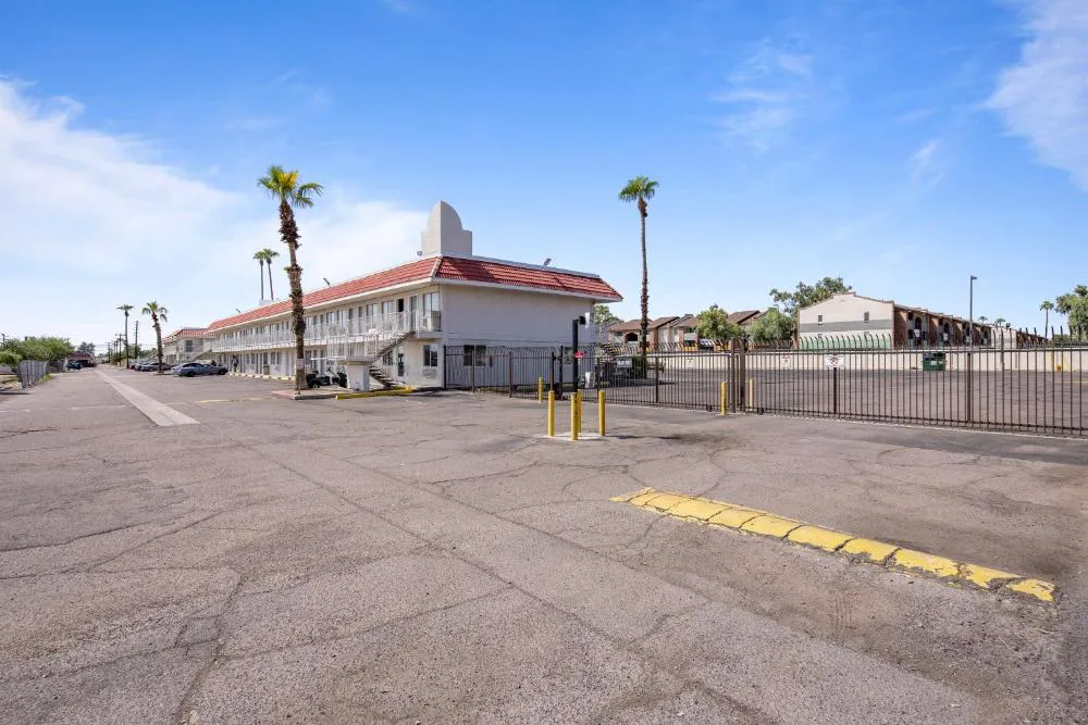 Super 8 by Wyndham Phoenix West hotel hero