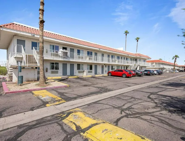 Super 8 by Wyndham Phoenix West hotel detail image 1