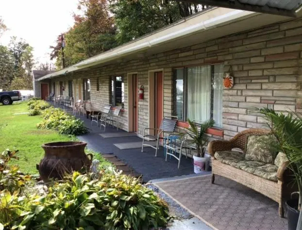 Lucky 7/ Rainbow motel hotel detail image 1