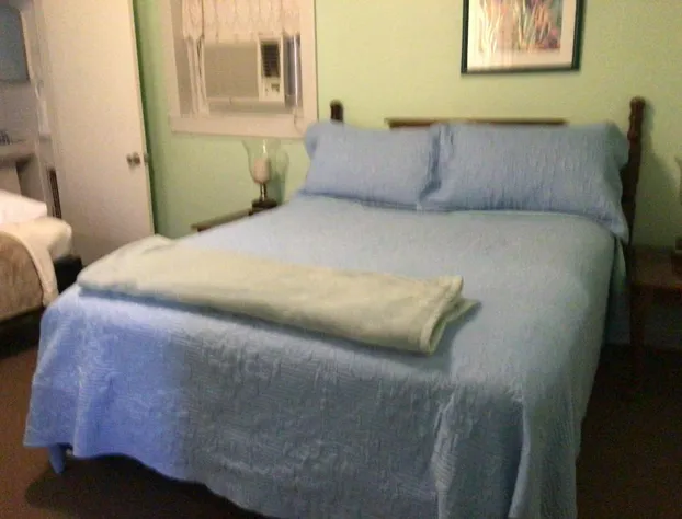 Lucky 7/ Rainbow motel hotel detail image 4