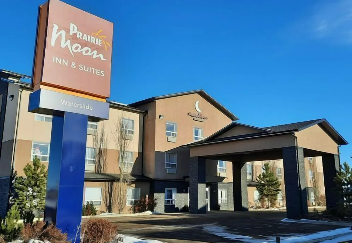 Prairie Moon Inn Sylvan Lake hotel hero