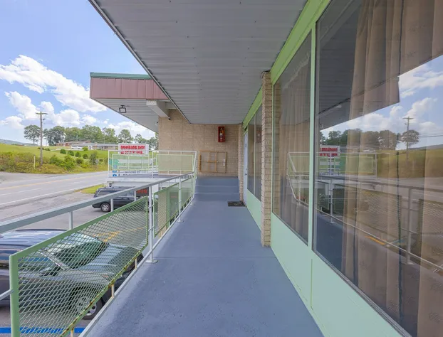 Sonrise Inn Lincoln Hwy By OYO hotel detail image 3