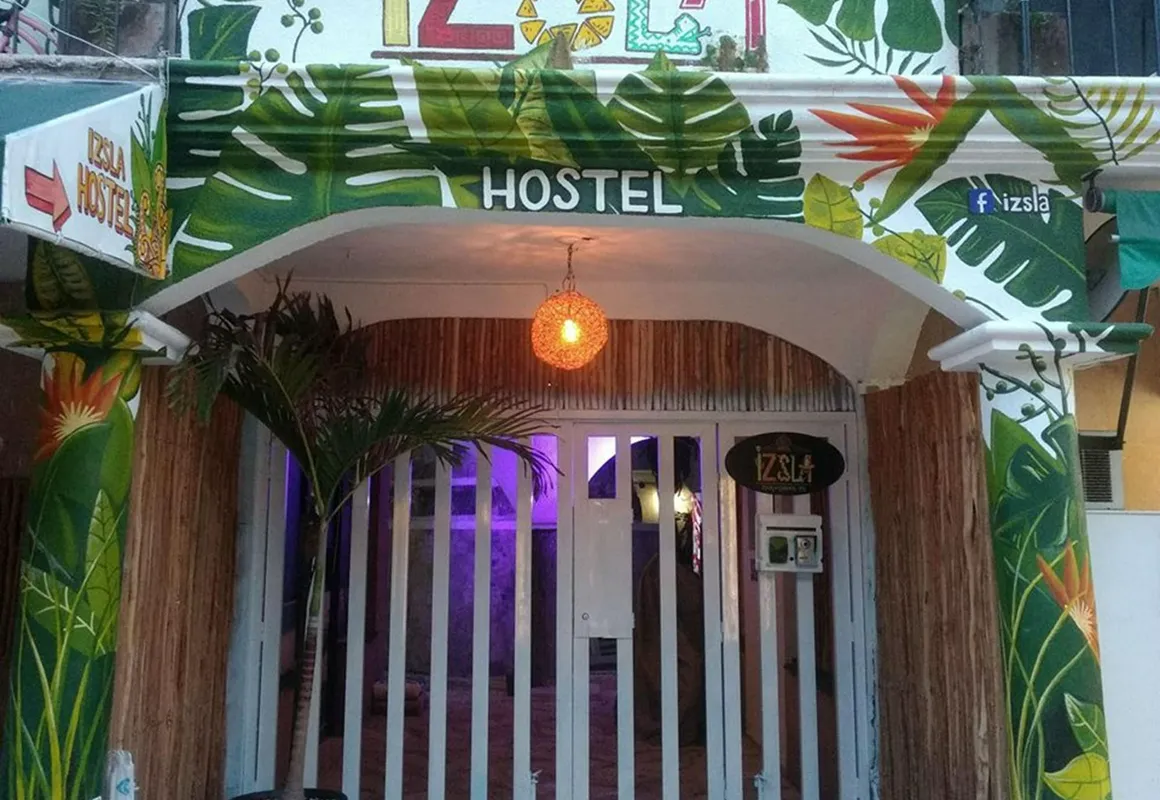 Izsla Suites hotel hero