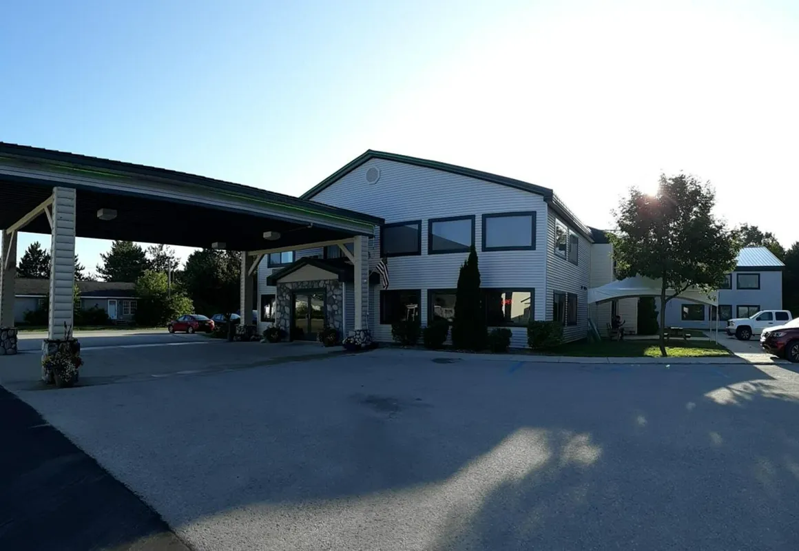 Pleasant Moose Lodge hotel hero