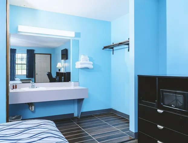 Blue Way Inn & Suites Wellington hotel detail image 1