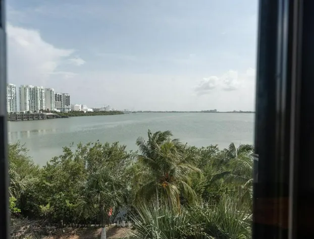 Nílu Cancun Zona Hotelera by Selina hotel detail image 2