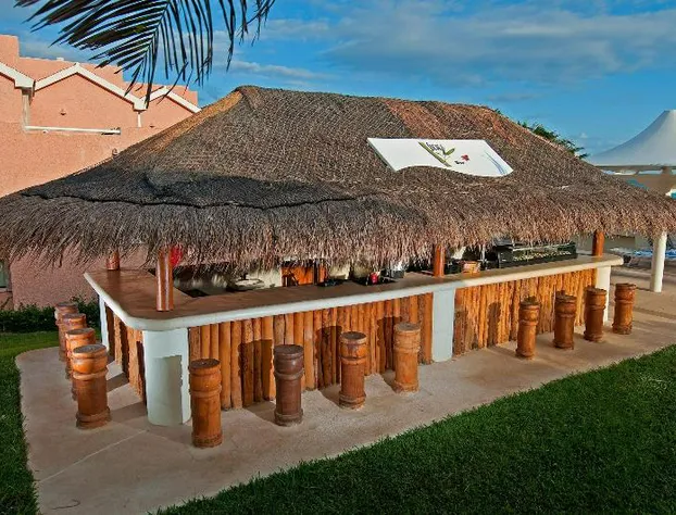 Family 3 Bedroom Ocean Villa By Wyndham Grand Cancun hotel detail image 2