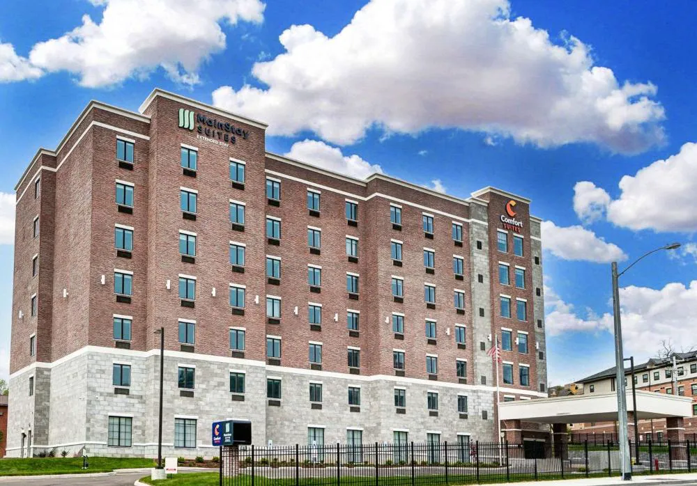 Comfort Suites Cincinnati University - Downtown hotel hero