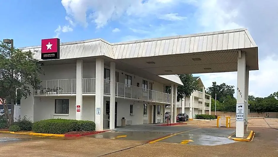 Super 6 Inn & Suites Baton Rouge hotel hero