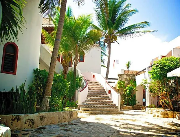 Pelicano Inn Playa del Carmen - Beachfront Hotel hotel detail image 3