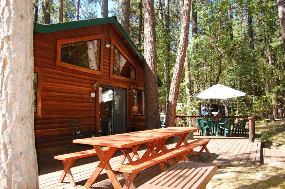 93R Deer Lodge hotel hero