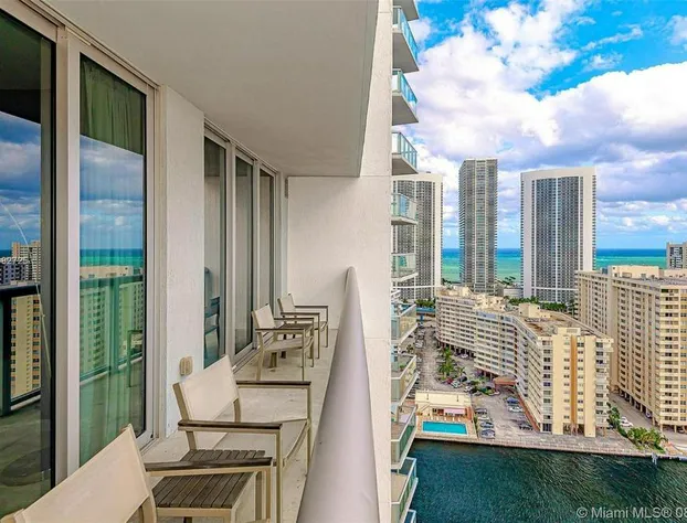 Bwalk Resort Rentals hotel detail image 1