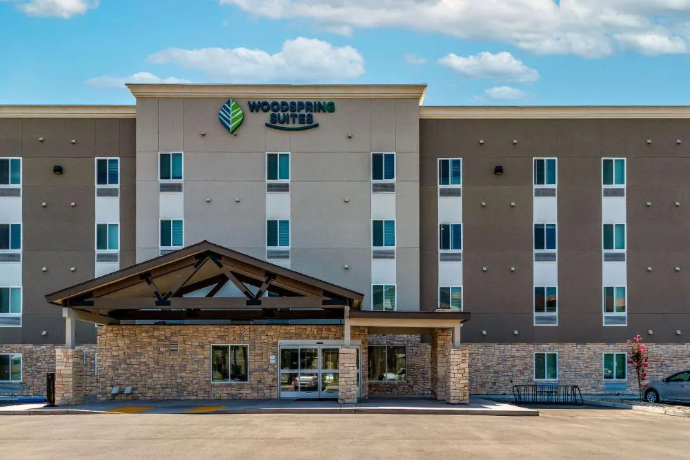 WoodSpring Suites Bakersfield Airport hotel hero