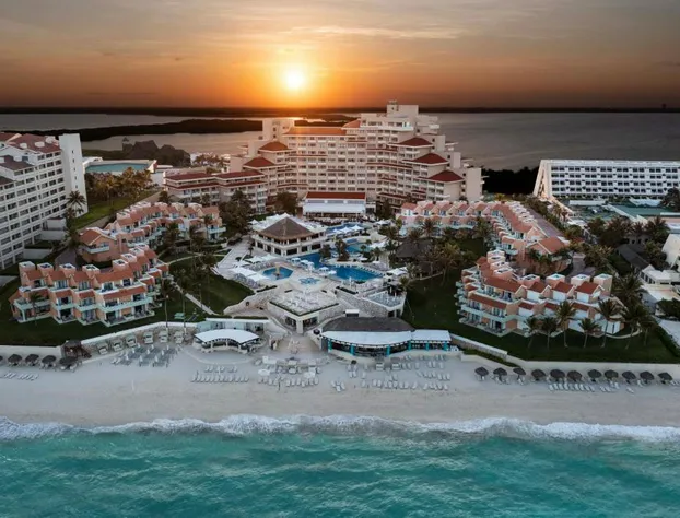 Wyndham Grand Cancun All Inclusive Resort & Villas hotel detail image 2