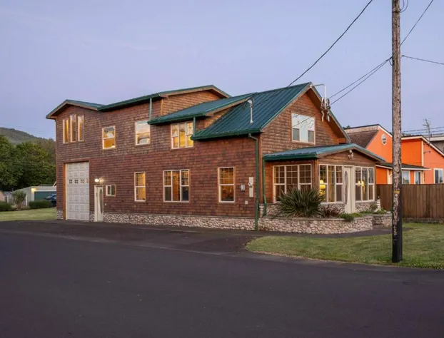Cedar Lodge at Rockaway hotel detail image 1