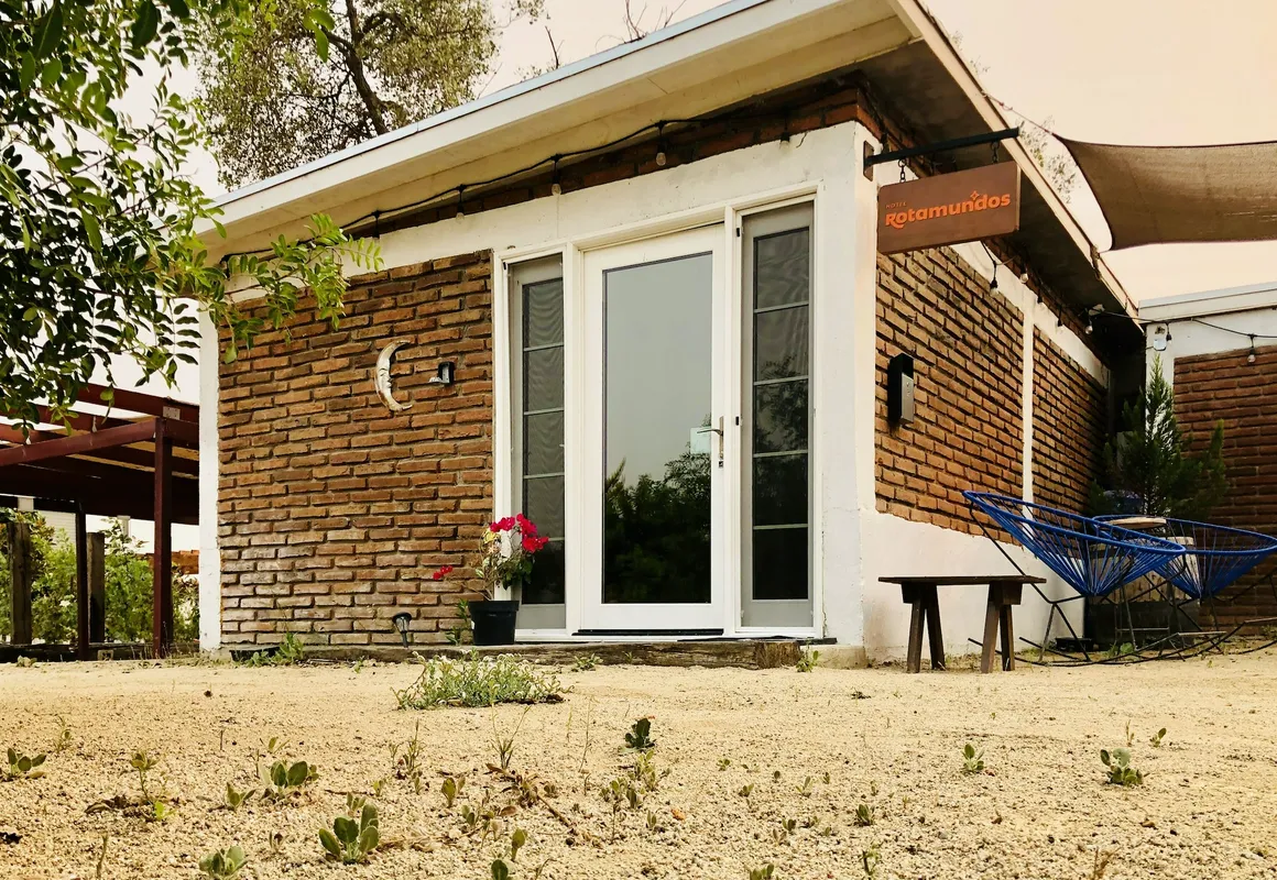 Sol y Luna hotel hero