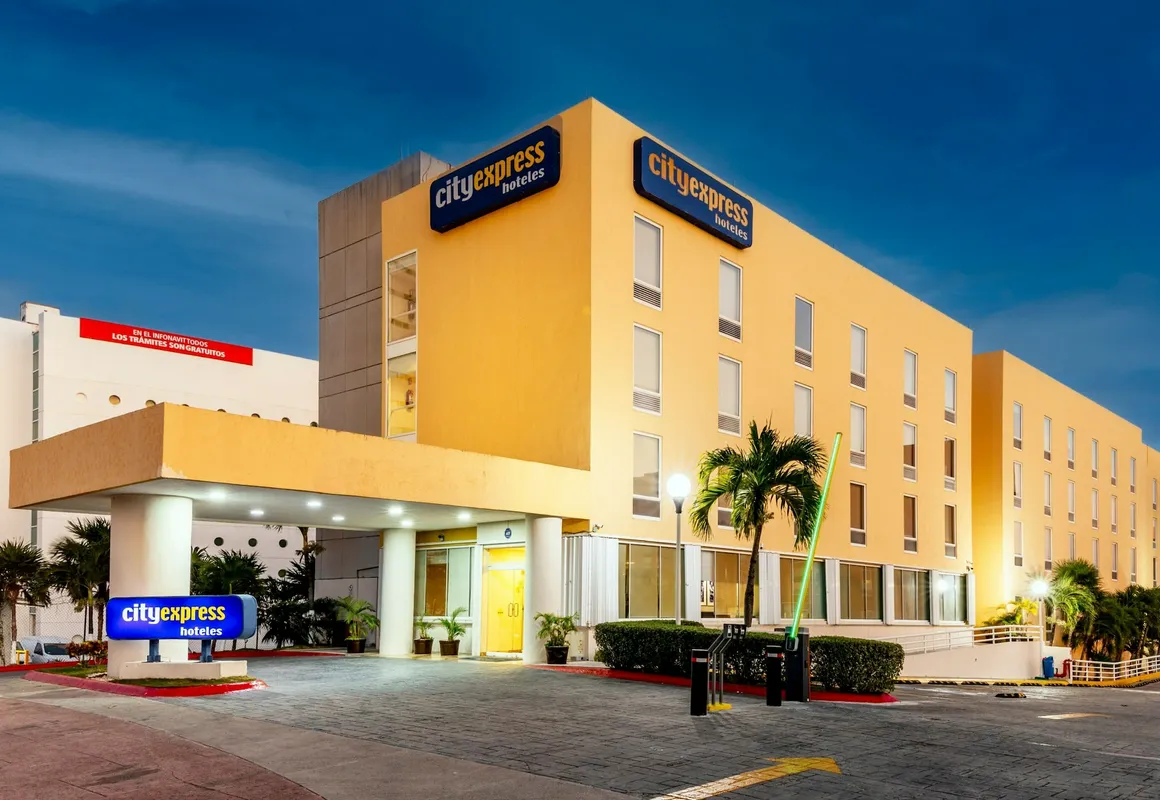 City Express by Marriott Cancun hotel hero