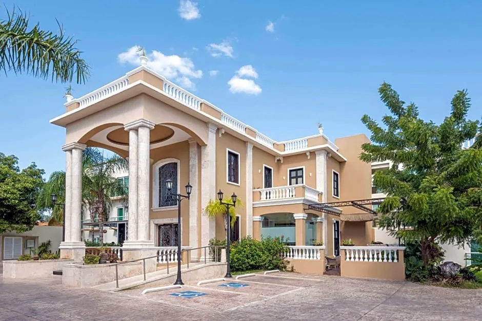 Wyndham Merida hotel hero