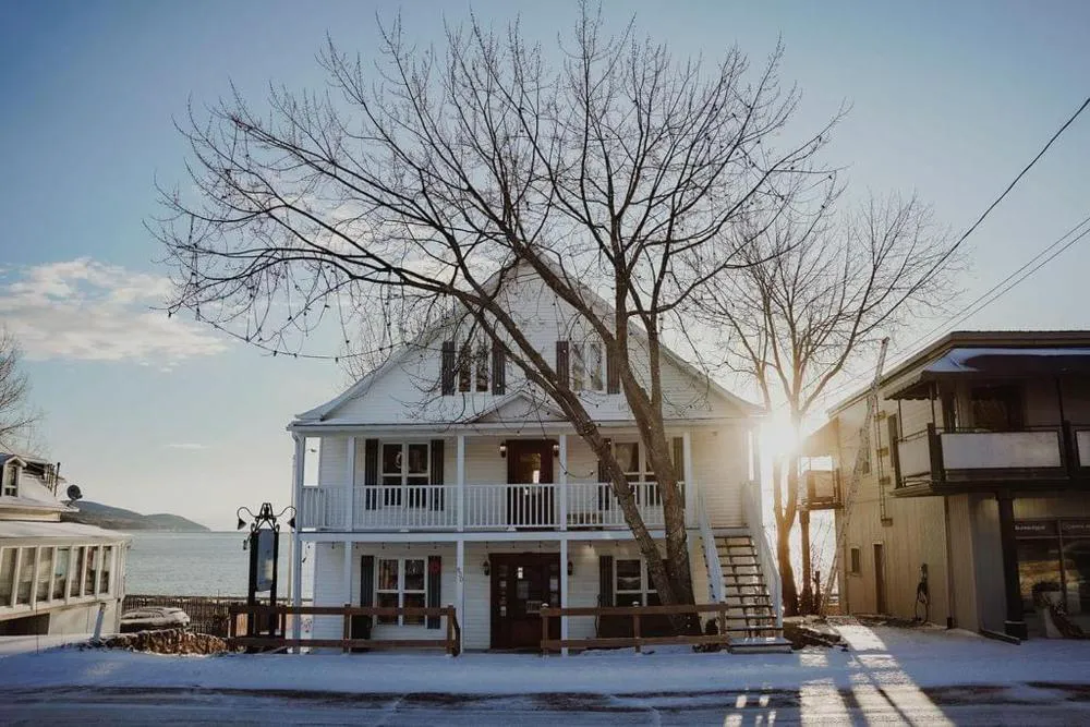 Les Pinsons des Rives hotel hero