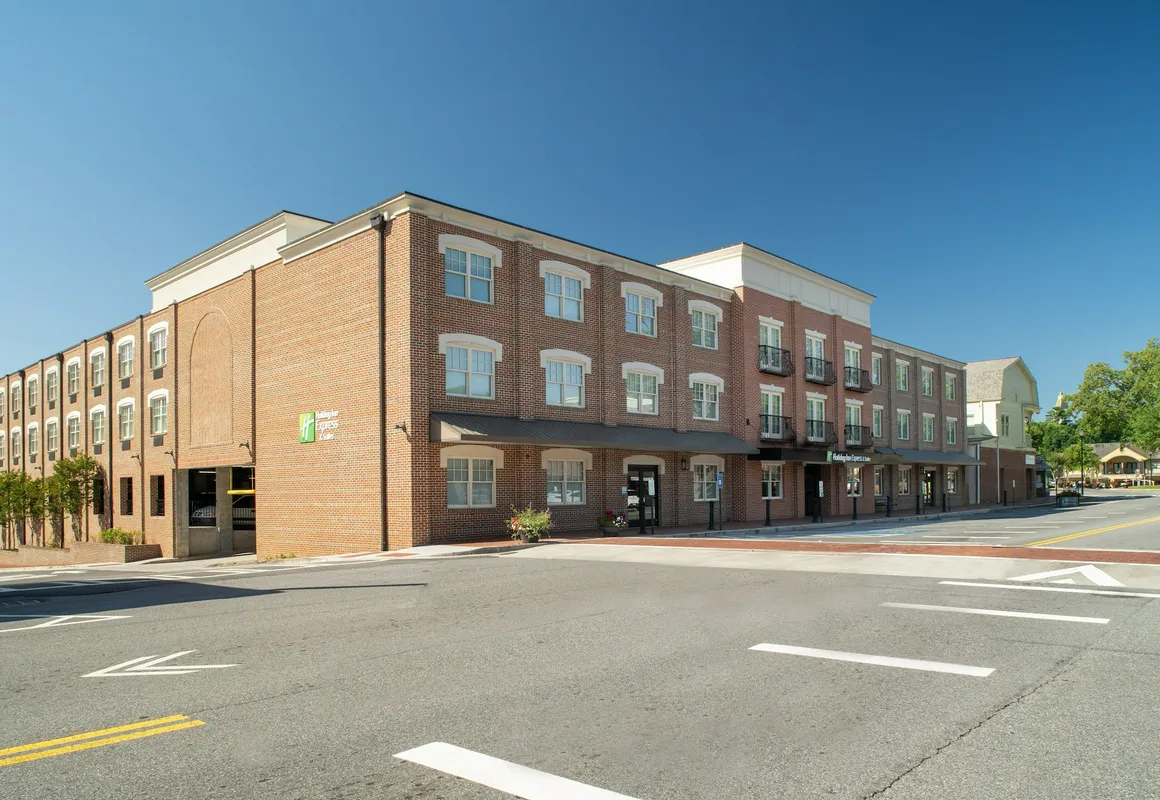 Holiday Inn Express & Suites Dahlonega by IHG hotel hero