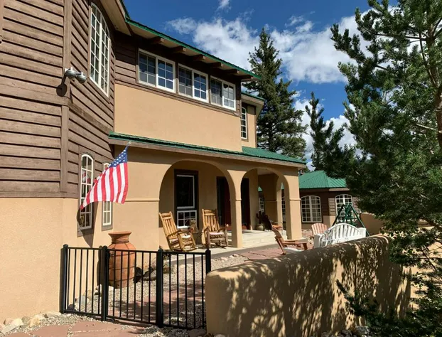 Brown Bear Lodge - hotel detail image 2