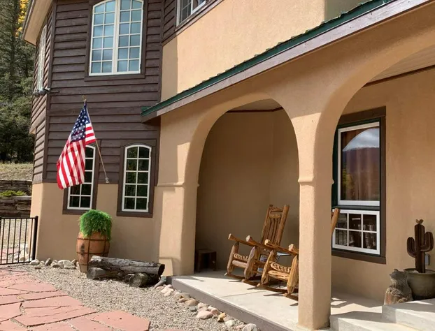 Brown Bear Lodge - hotel detail image 4