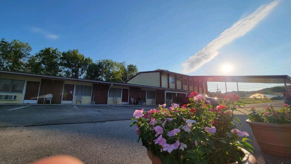 Sussex Motel hotel hero