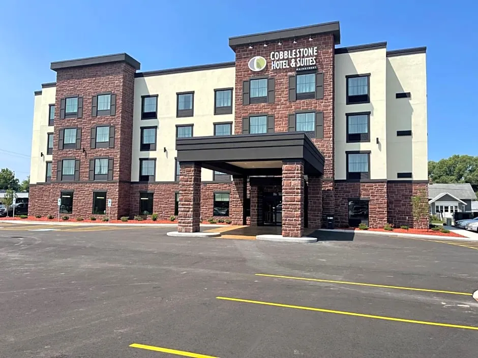 Cobblestone Hotel & Suites-Little Chute hotel hero