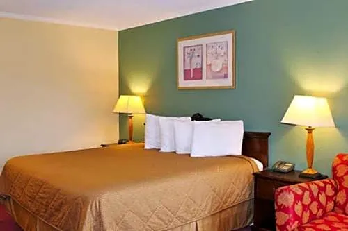 Colony Inn hotel detail image 3