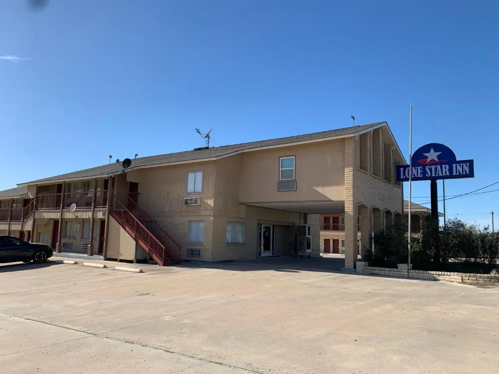 Lone Star Inn hotel hero