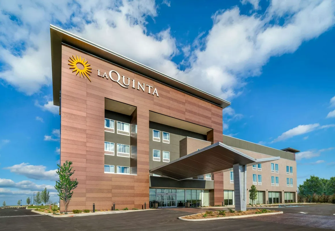 La Quinta Inn & Suites by Wyndham Louisville NE/Old Henry Rd hotel hero