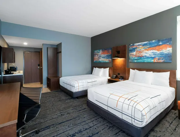 La Quinta Inn & Suites by Wyndham Louisville NE/Old Henry Rd hotel detail image 4