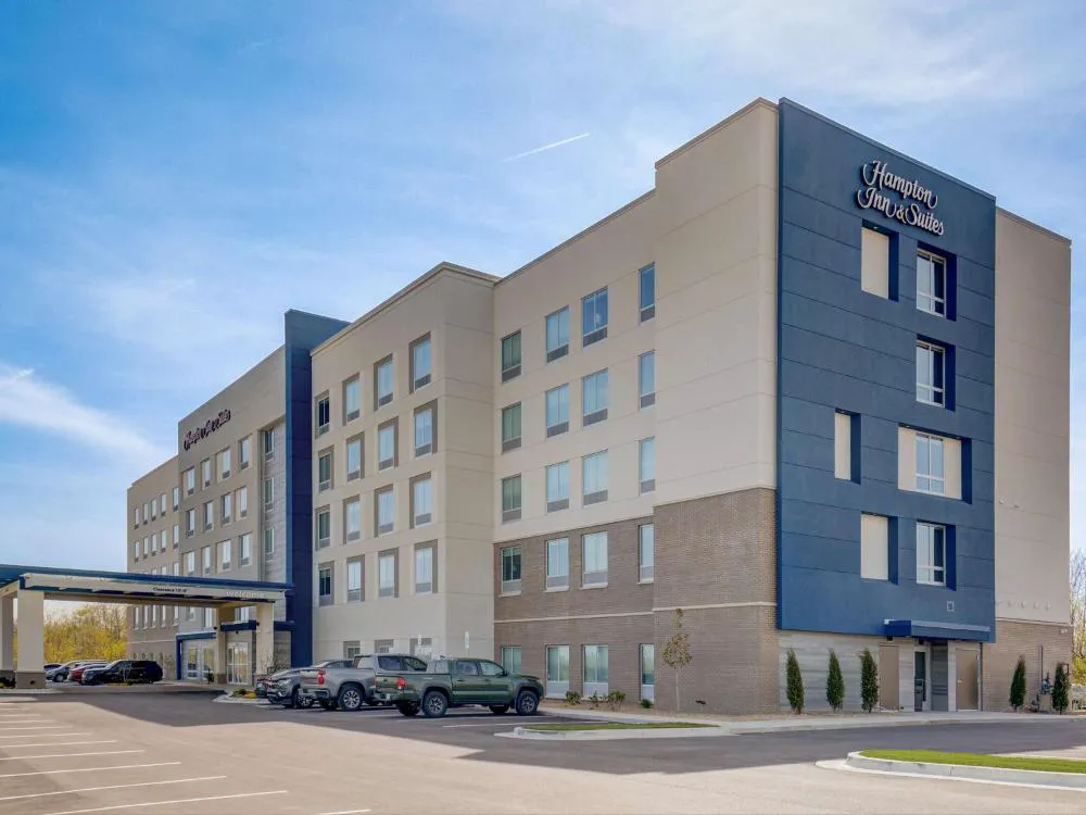 Hampton Inn & Suites Williamstown Ark Encounter hotel hero
