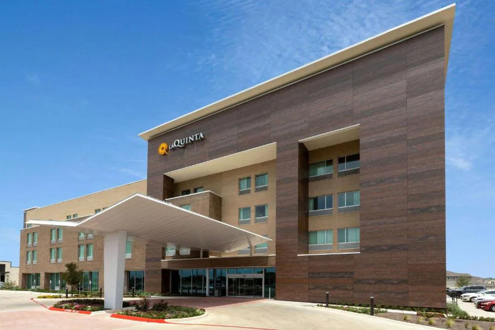 La Quinta Inn & Suites by Wyndham Round Rock near Kalahari hotel hero