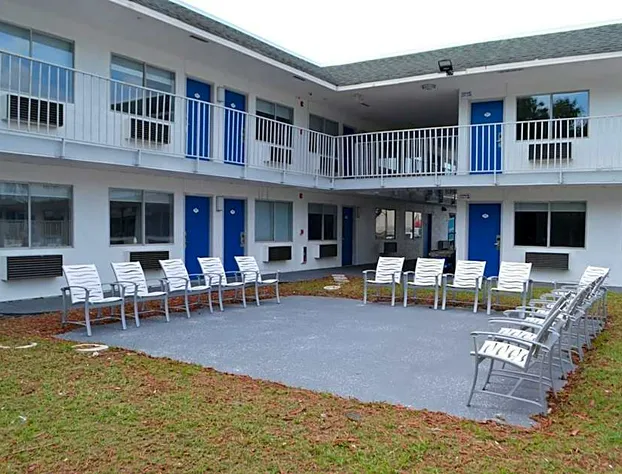 Knights Inn Jacksonville at Harts Rd hotel detail image 3