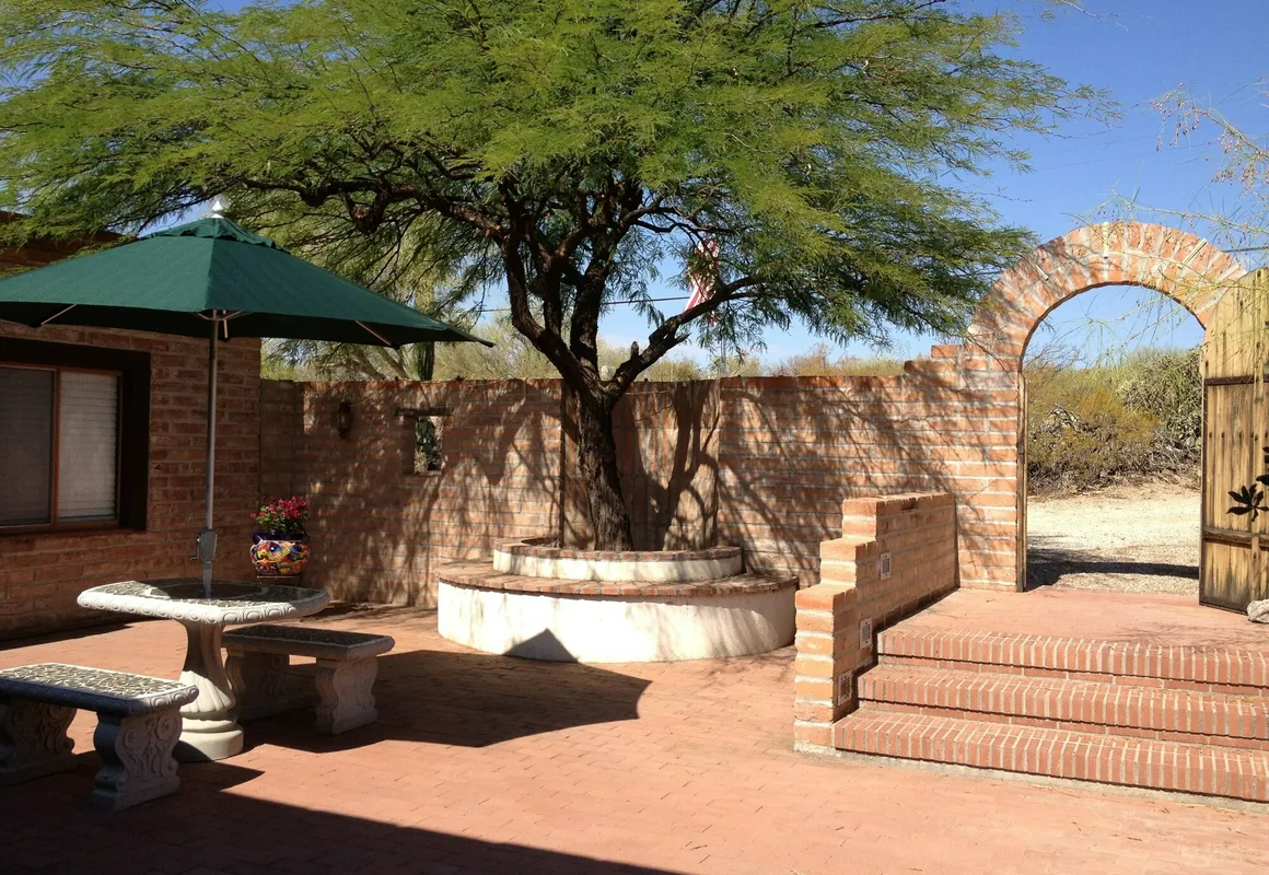 Desert Oasis BandB hotel hero