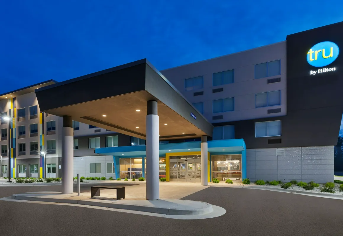Tru By Hilton Comstock Park Grand Rapids hotel hero