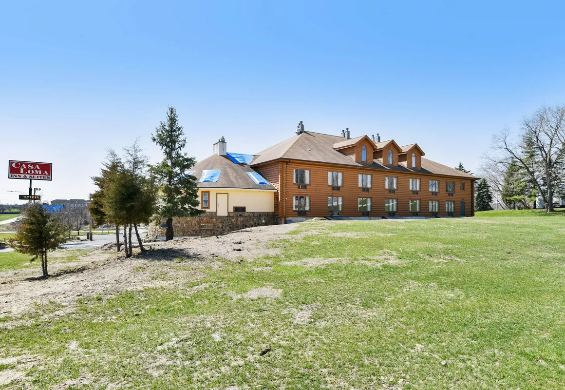 Casa Loma Inn & Suites by OYO Davenport IA near I-80 hotel hero