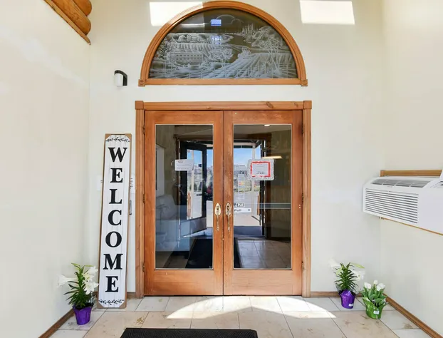 Casa Loma Inn & Suites by OYO Davenport IA near I-80 hotel detail image 1