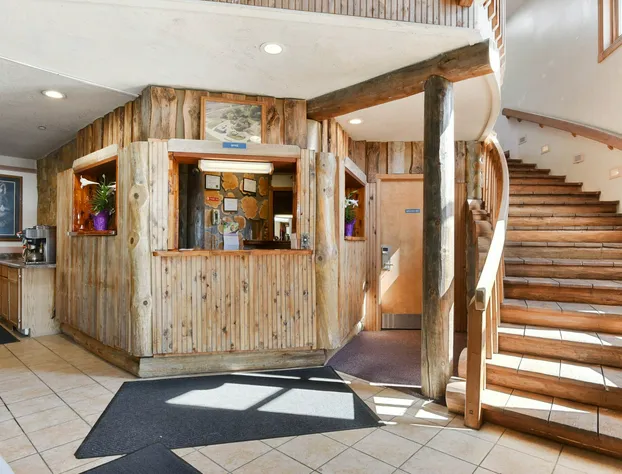 Casa Loma Inn & Suites by OYO Davenport IA near I-80 hotel detail image 2