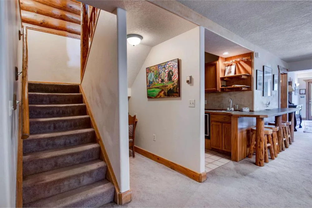 Swan River Lodge hotel hero