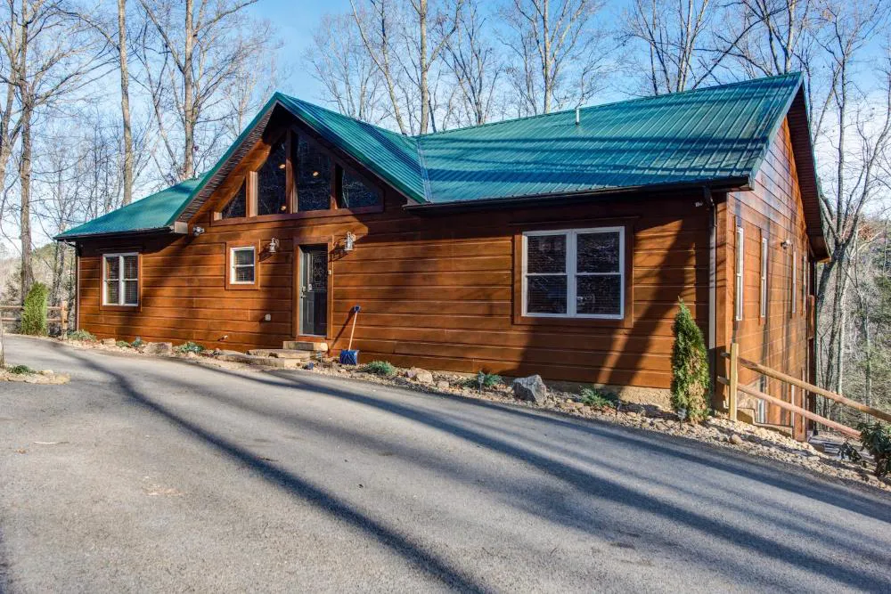 Hickory Hollow Lodge 8 Bedrooms, Pool Table, Theater Room, WiFi, Sleeps 20 hotel hero