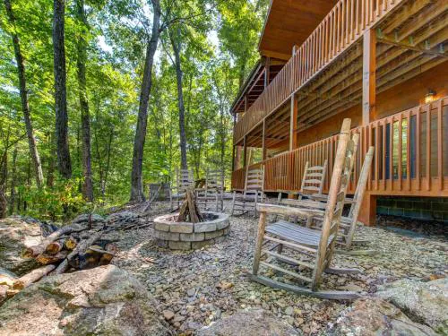 Hickory Hollow Lodge 8 Bedrooms, Pool Table, Theater Room, WiFi, Sleeps 20 hotel detail image 2