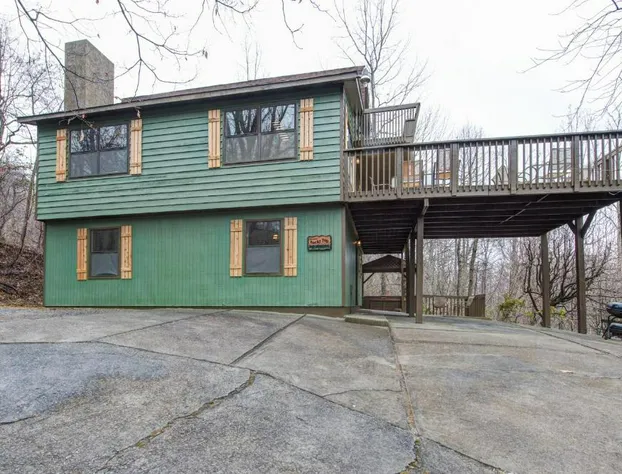 Rocky Top Lodge 6 Bedrooms Pool Access Hot Tub Mountain View Sleeps 14 hotel detail image 1